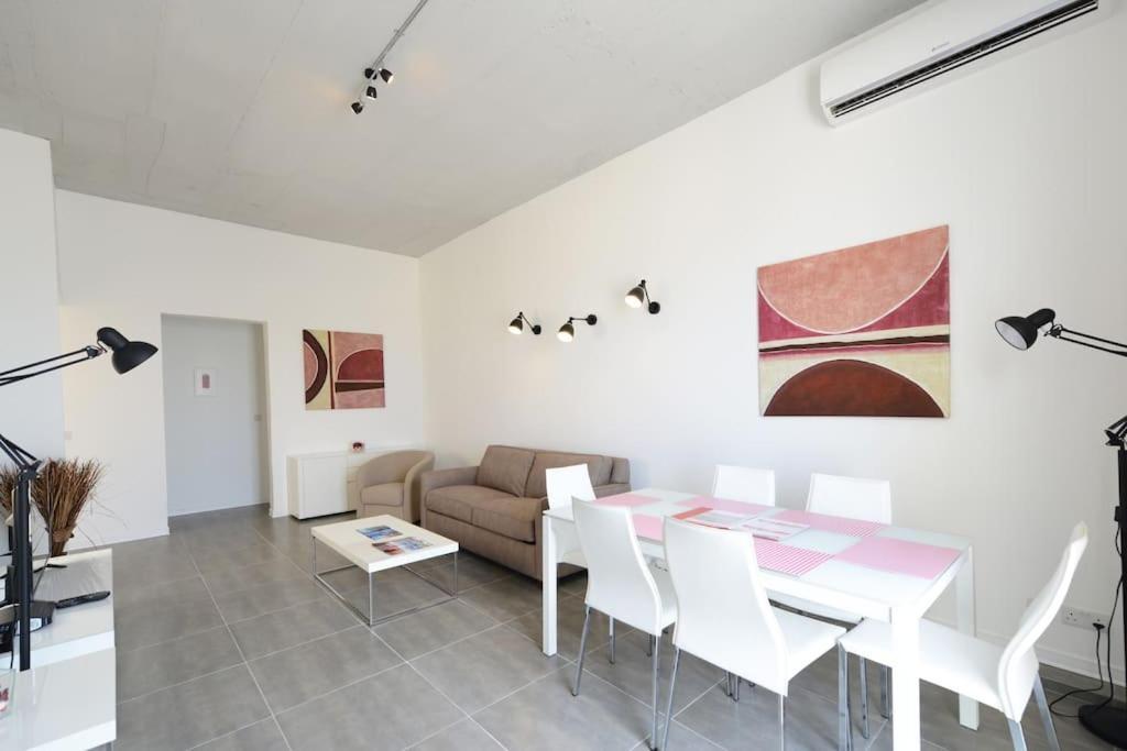 Vallettastay - Harbor View Gem- Sea View 1 Bed Apt Bagian luar foto