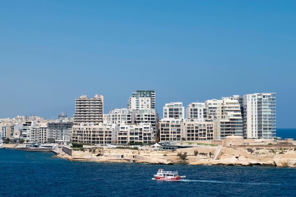 Vallettastay - Harbor View Gem- Sea View 1 Bed Apt Bagian luar foto