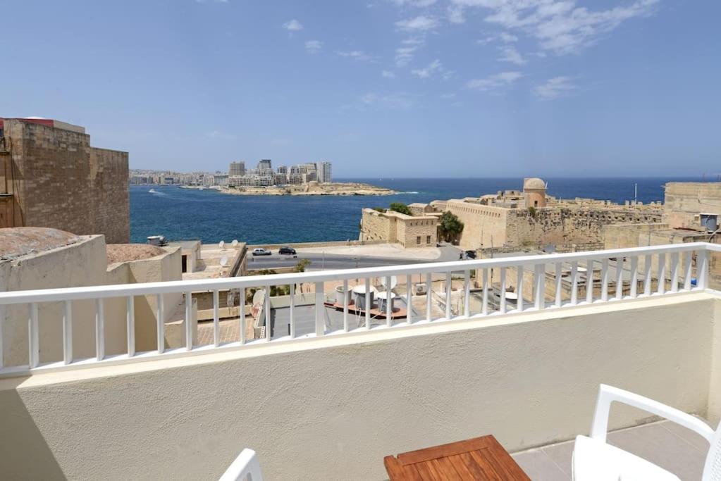 Vallettastay - Harbor View Gem- Sea View 1 Bed Apt Bagian luar foto