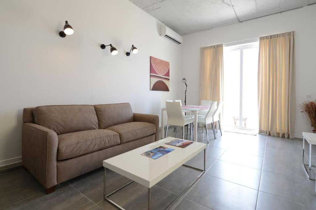 Vallettastay - Harbor View Gem- Sea View 1 Bed Apt Bagian luar foto